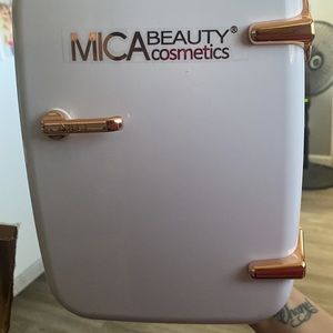 New Mica beauty cosmetics mini heating and cooling refrigerator